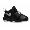 Tenis Nike Team Hustle D 8 TD para niño