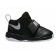 Tenis Nike Team Hustle D 8 TD para niño